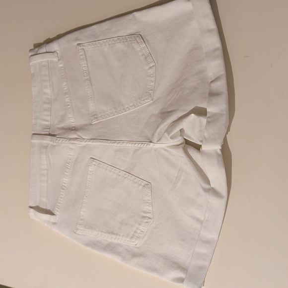 LC Lauren Conrad White Cuffed Short, High Rise. Size 2 Women - Picture 5 of 11